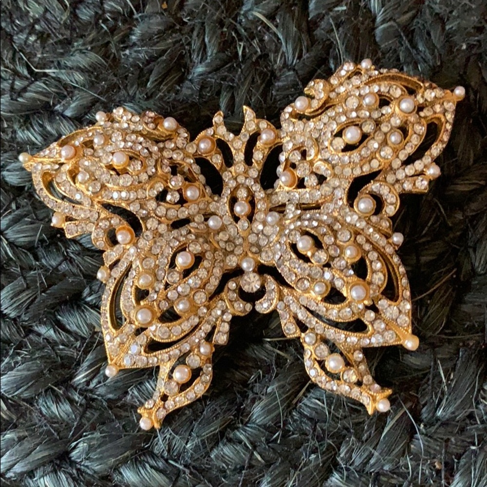 Butterfly pin Jose Barrera